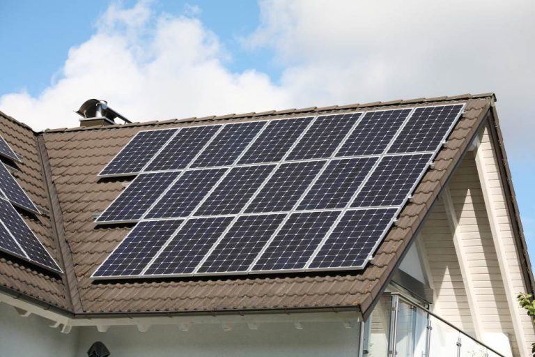 How Do Solar Panels Work With Your Electric Bill UK