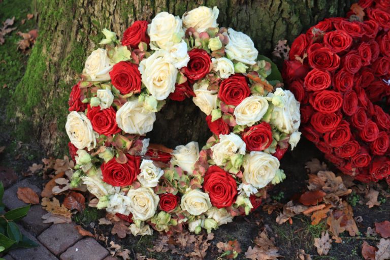 what flowers to send when someone dies